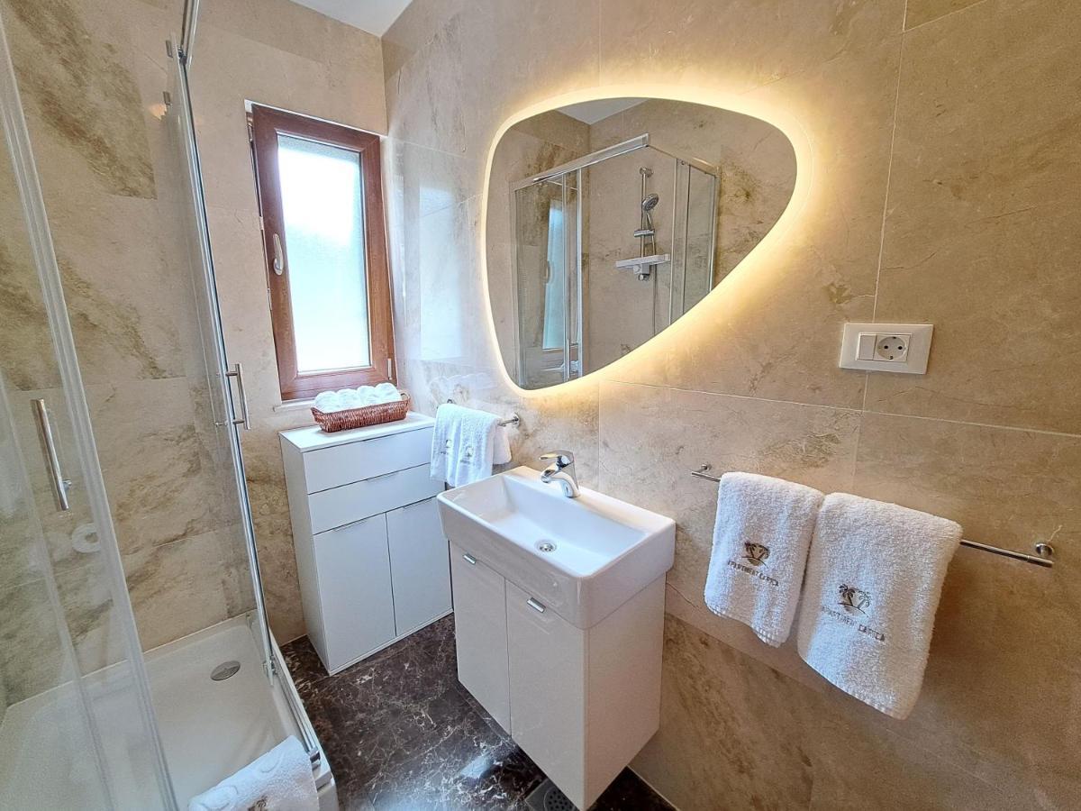 Apartment Carica สลาทิเน ภายนอก รูปภาพ