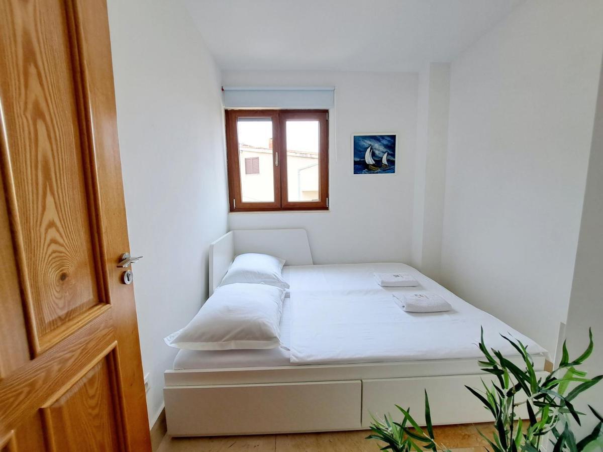 Apartment Carica สลาทิเน ภายนอก รูปภาพ