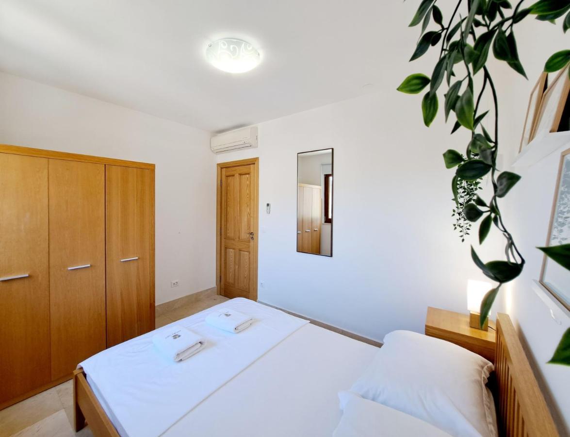 Apartment Carica สลาทิเน ภายนอก รูปภาพ