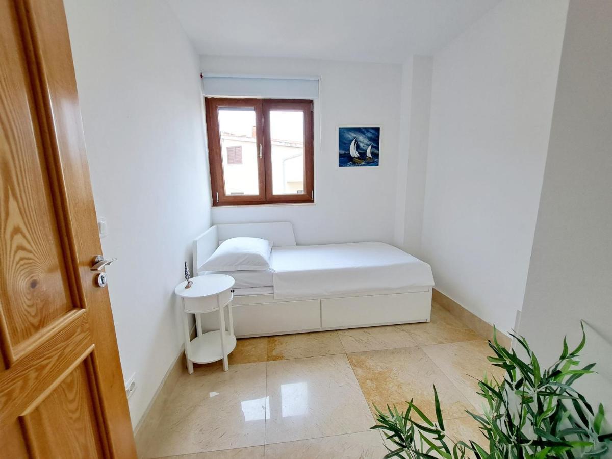 Apartment Carica สลาทิเน ภายนอก รูปภาพ